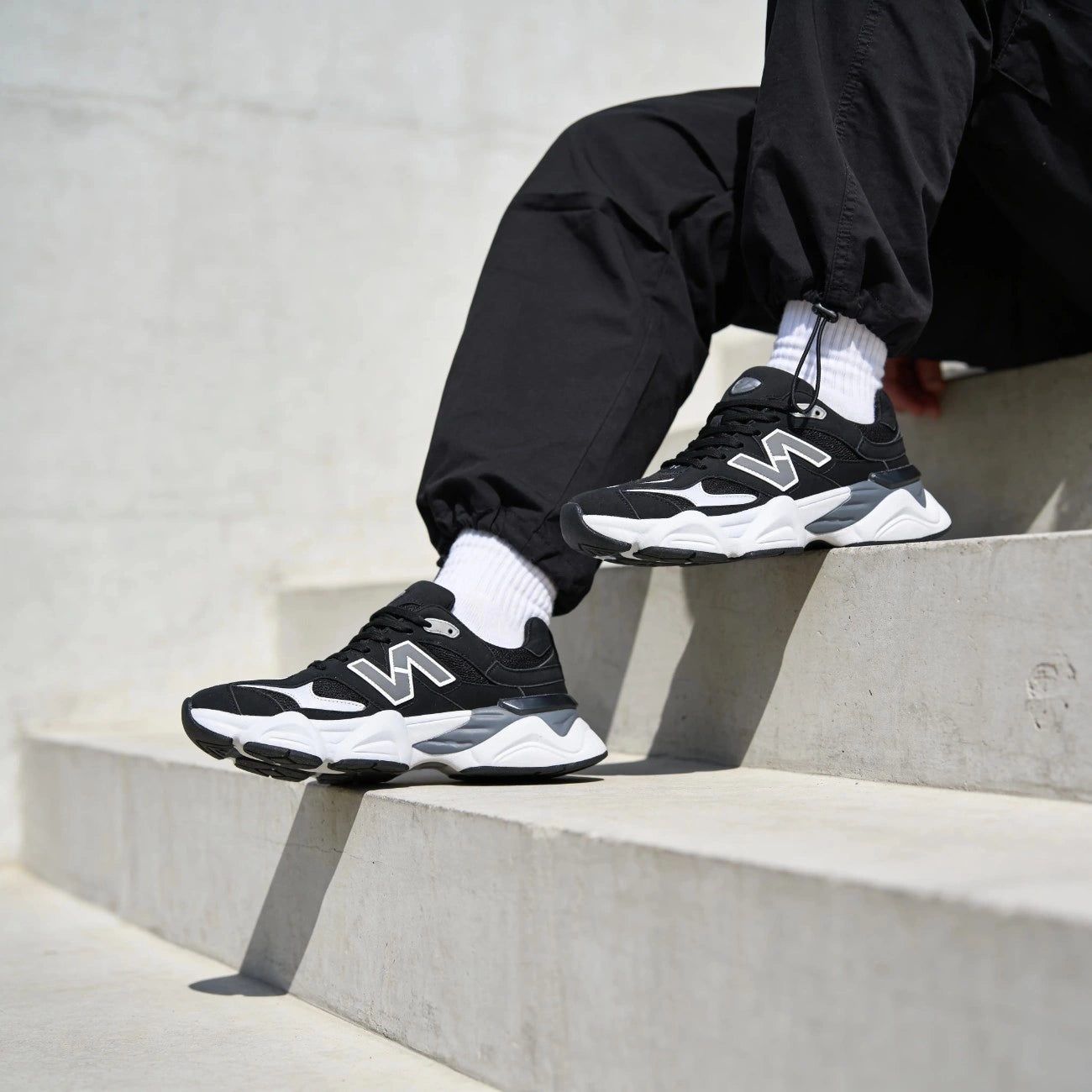 NB Black White 9060