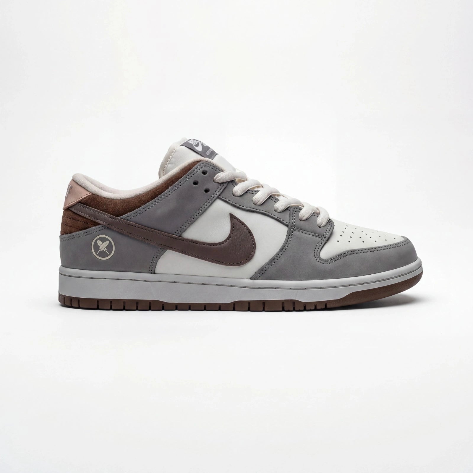 Dunk grey wolf