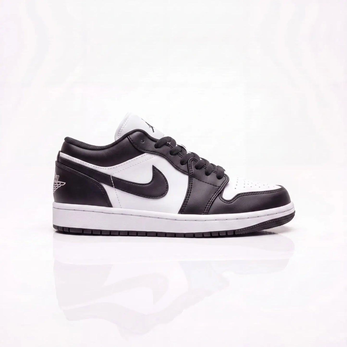Jordan1 black white